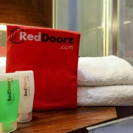 Reddoorz Plus @ Karet Setiabudi Giacarta Esterno foto