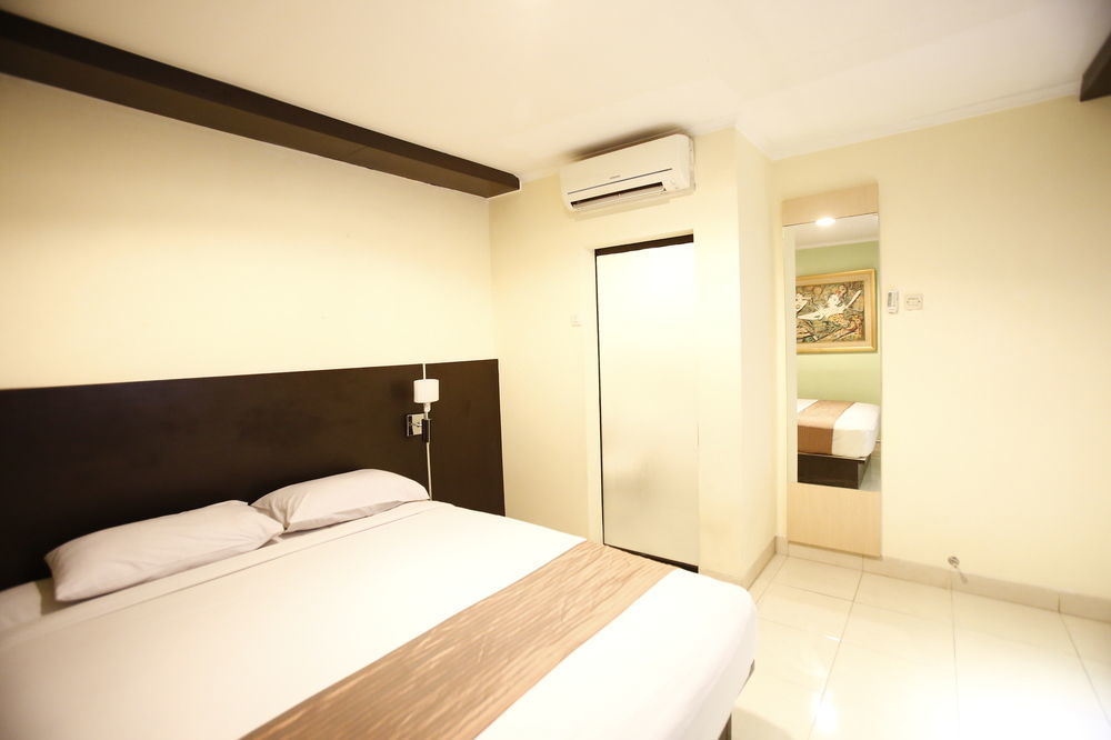 Reddoorz Plus @ Karet Setiabudi Giacarta Esterno foto