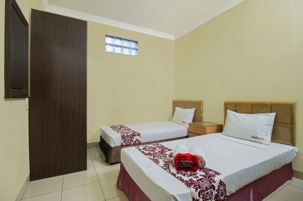 Reddoorz Plus @ Karet Setiabudi Giacarta Esterno foto