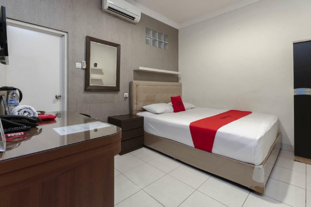 Reddoorz Plus @ Karet Setiabudi Giacarta Esterno foto