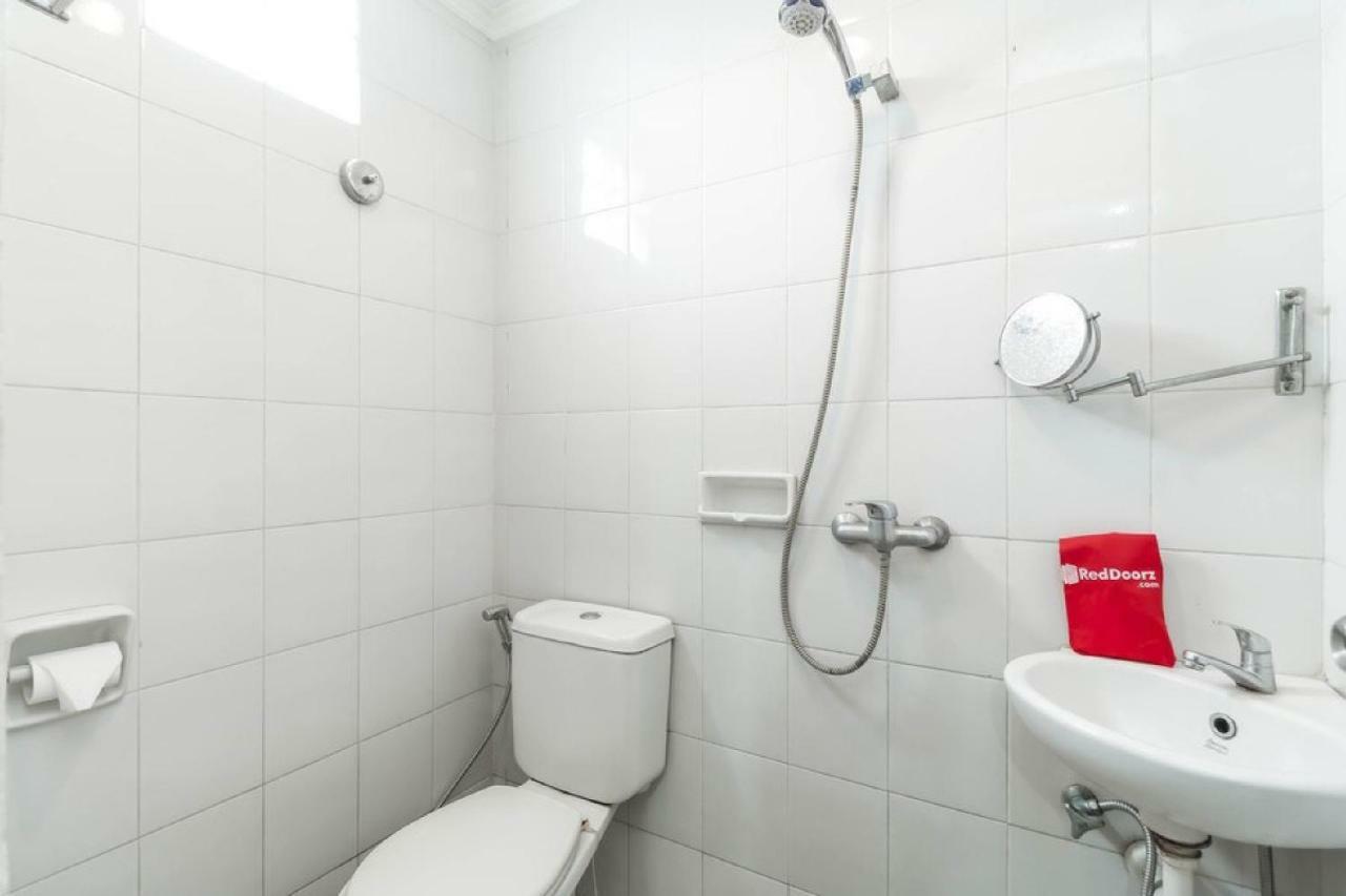 Reddoorz Plus @ Karet Setiabudi Giacarta Esterno foto