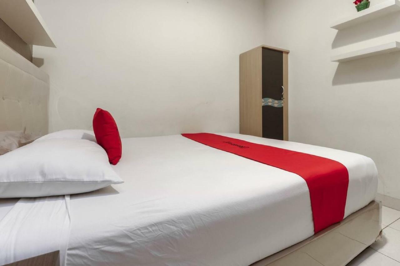 Reddoorz Plus @ Karet Setiabudi Giacarta Esterno foto