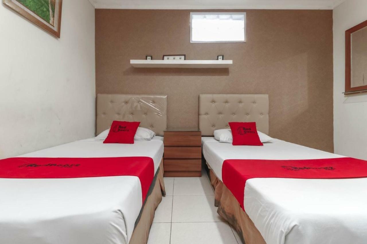 Reddoorz Plus @ Karet Setiabudi Giacarta Esterno foto